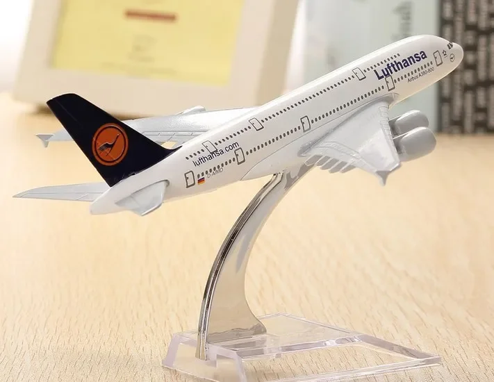 A380 Люффанаса модель самолета 16 см авиакомпания аэроплан литая под давлением