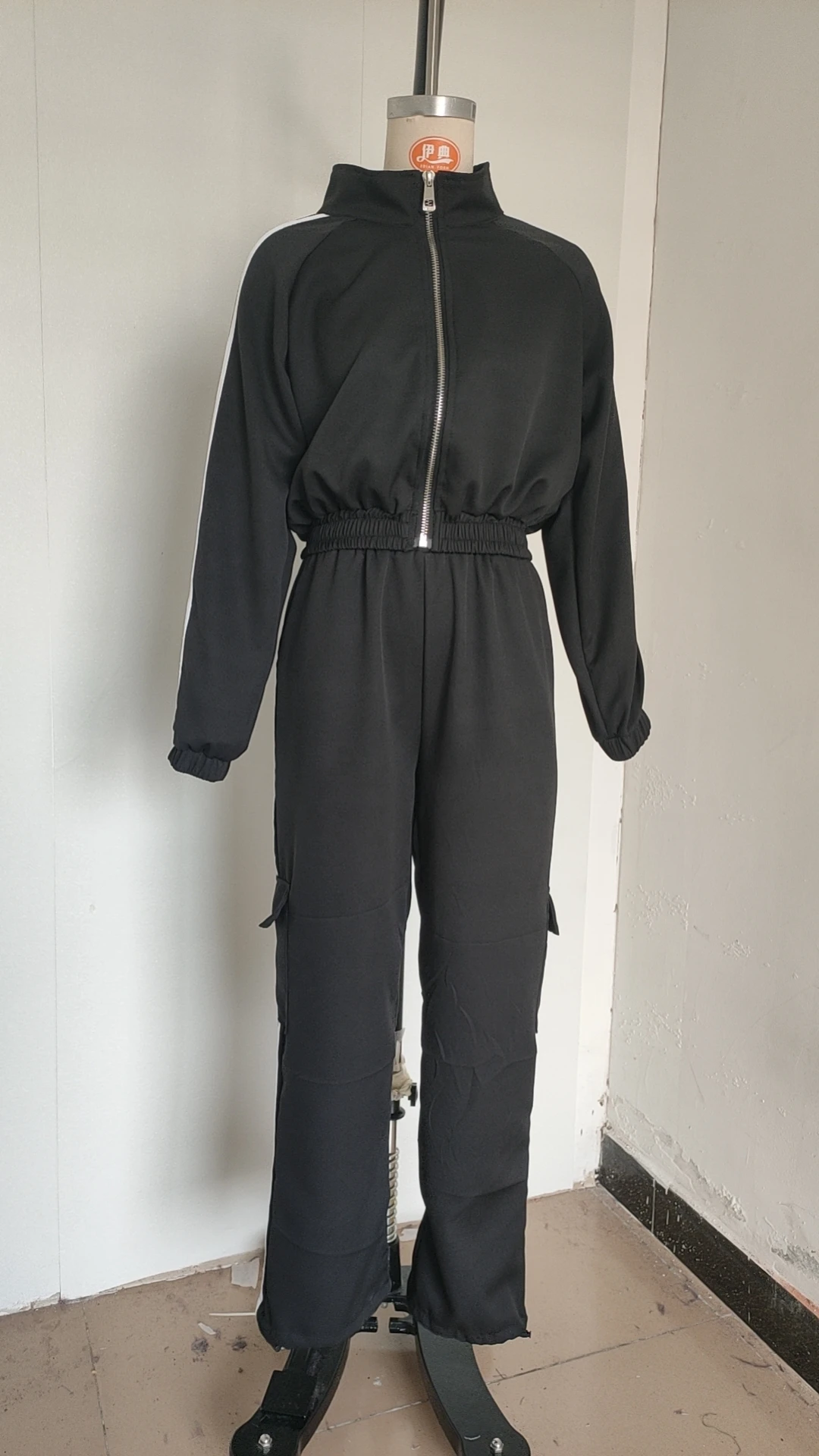 Спортивные брюки свободный белый повседневный женский комплект модная