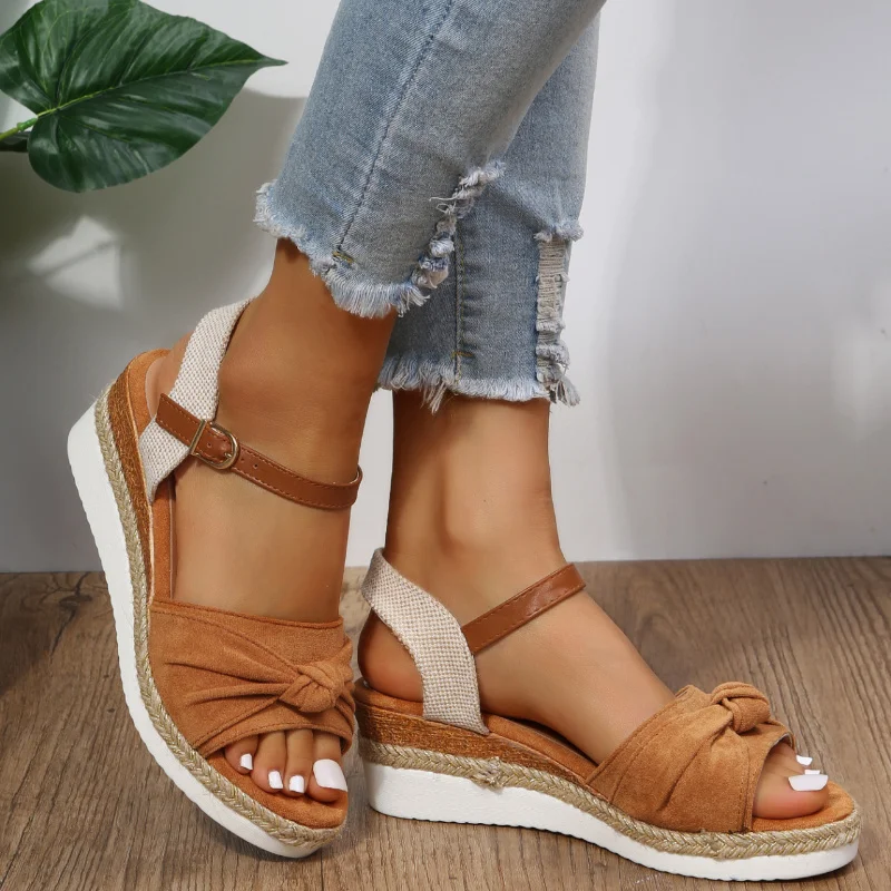 

Сандалии Женские однотонные на платформе, повседневные босоножки на танкетке, открытый носок, пряжка, пляжные босоножки с бантом, лето 2023