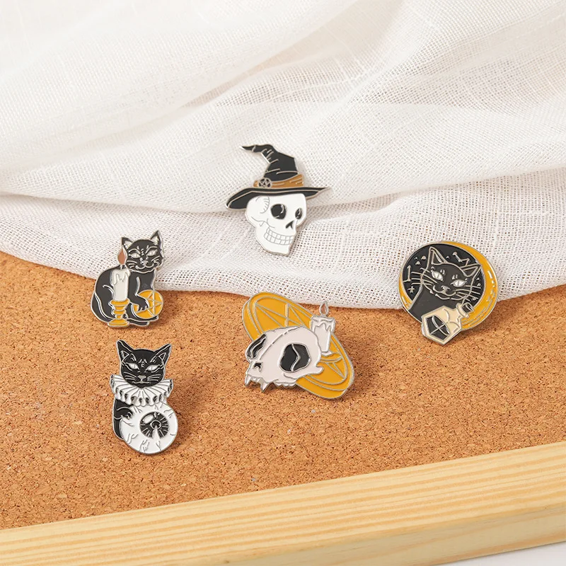

CAT Skull Skeleton Brooches Punk Style Cat Duke Enamel Pins Eye Candle Brooch Wizard Hat Shaped Brooch Gothic Backpack Badge