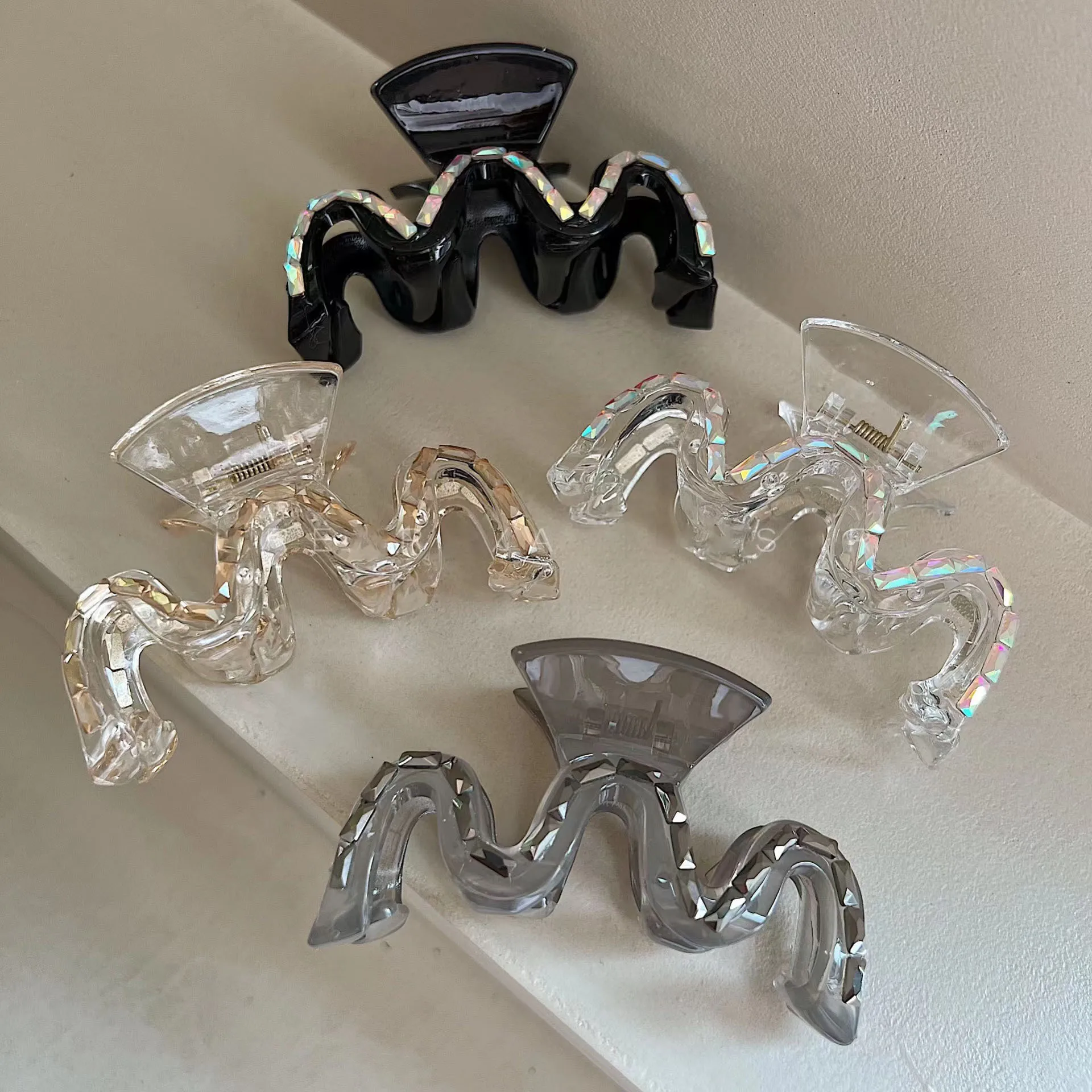 

Gorgeous Rhinestone Wave Hair Claws Hairgrips Korean Women Unique Design Diamond Shark Clip Ponytail Holder Hair Clamp Jewelry