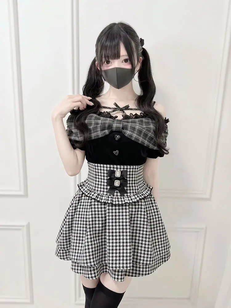 Фото Платье женское 2026 Ryousangata Dark Sweet в клетку с открытыми плечами, кружевом, бантом, оборками, завышенной талией, пуговицами-сердечками, в стиле J-fashion, милое повседневное платье №2