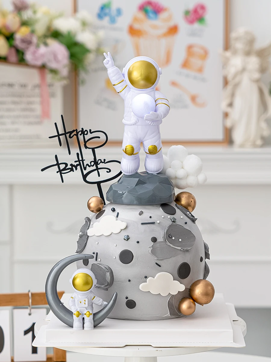 

Astronaut Cake Topper For Outer Space Theme Birthday Dessert Props Festive Decor Universe Planet Series Cake Topper