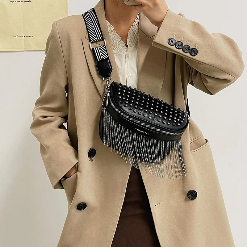 

Роскошная женская нагрудная сумка через плечо, трендовая поясная сумка с кисточкой, качественные кожаные нагрудные сумки для женщин, кошелек, модные дизайнерские сумки на ремне с заклепками