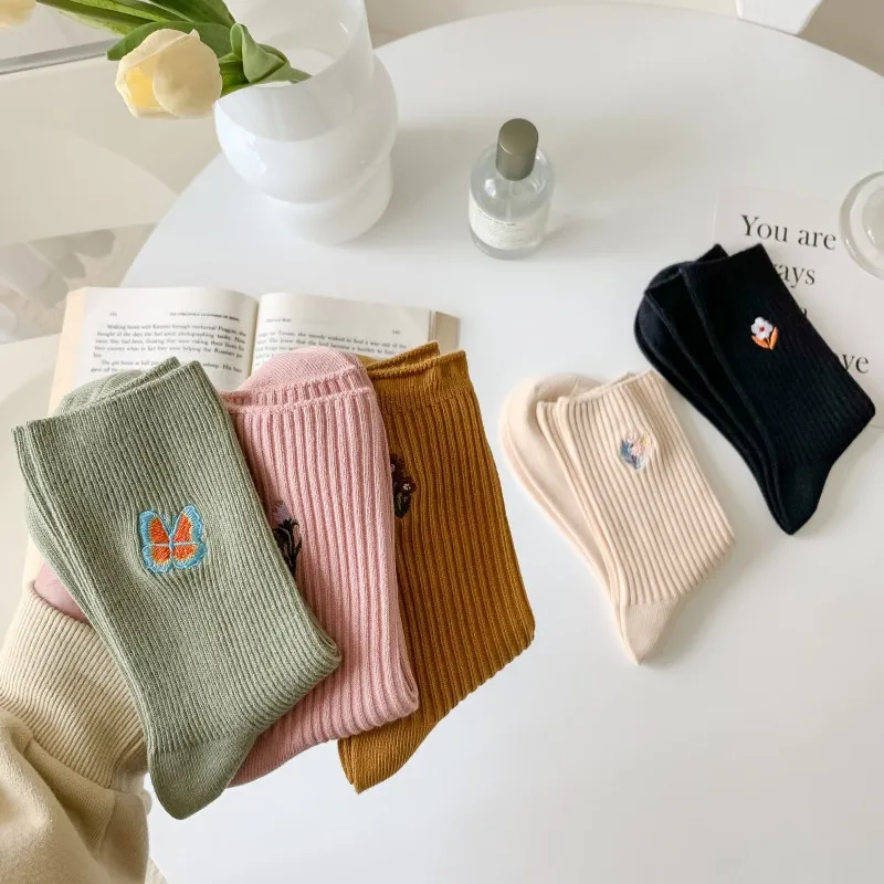 Fashion Kawai New 2023 High Quality Women's Cotton Socks Set 5 Pairs Cute Flower Embroidery Pink Black Cotton Socks for Girls