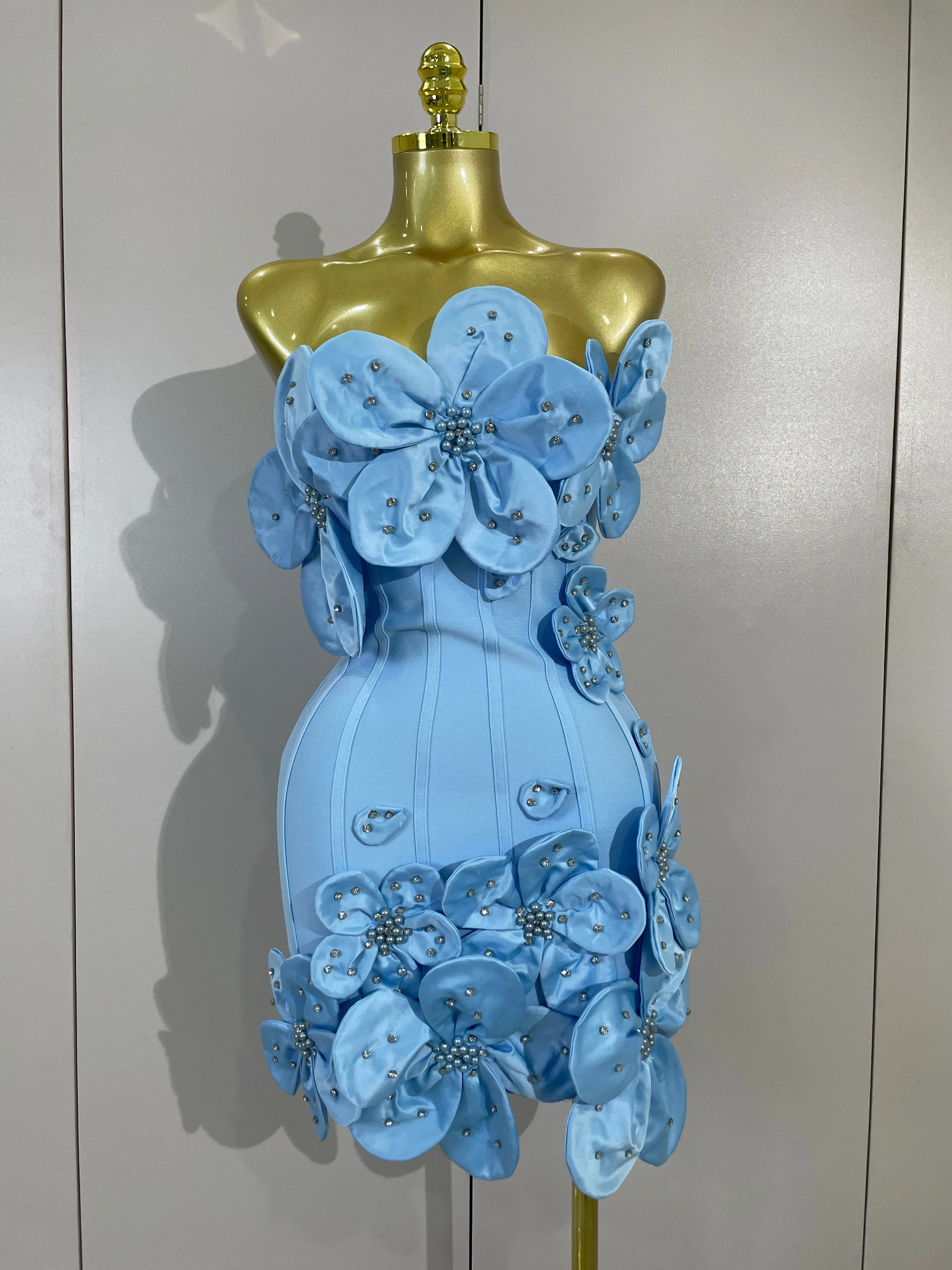 Фото Роскошное шикарное короткое облегающее платье без бретелек с 3D-цветами из бисера, элегантное вечернее платье для выпускного, дня рождения, свадьбы, для гостей №1