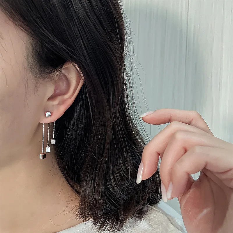 Новинка 2022 корейские висячие серьги с кисточками и маленькими кубиками для