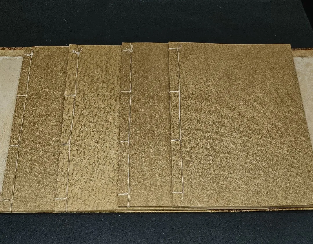 Набор из 4 винтажных книг в проволочной переплете Тай И Ми Шу китайский