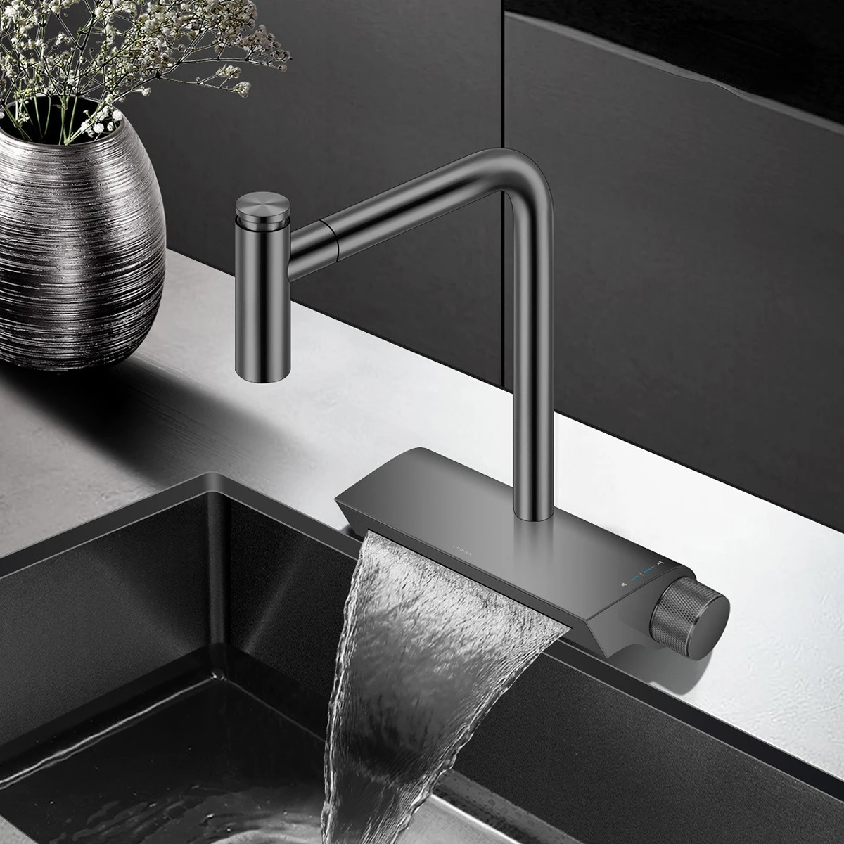 

Kitchen faucet black and gold intelligent splash-proof rotatable household sink pull cold and hot water waterfall faucet