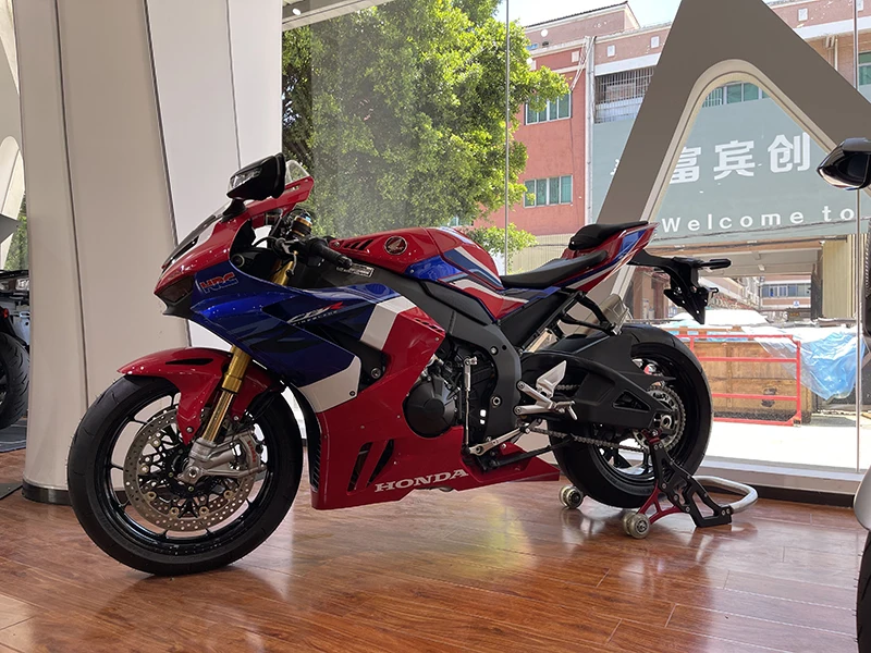 Фото Наклейка для Honda CBR1000RR-R SP CBR1000RRR, наклейка с газовым наколенником, новая модель №2