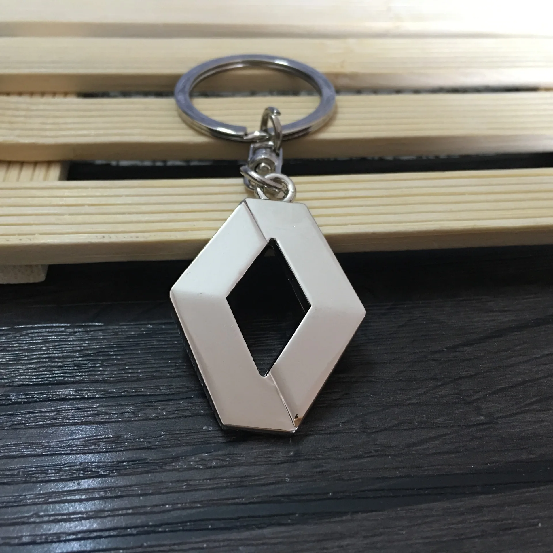 

1 шт., металлический автомобильный брелок с эмблемой для Renault