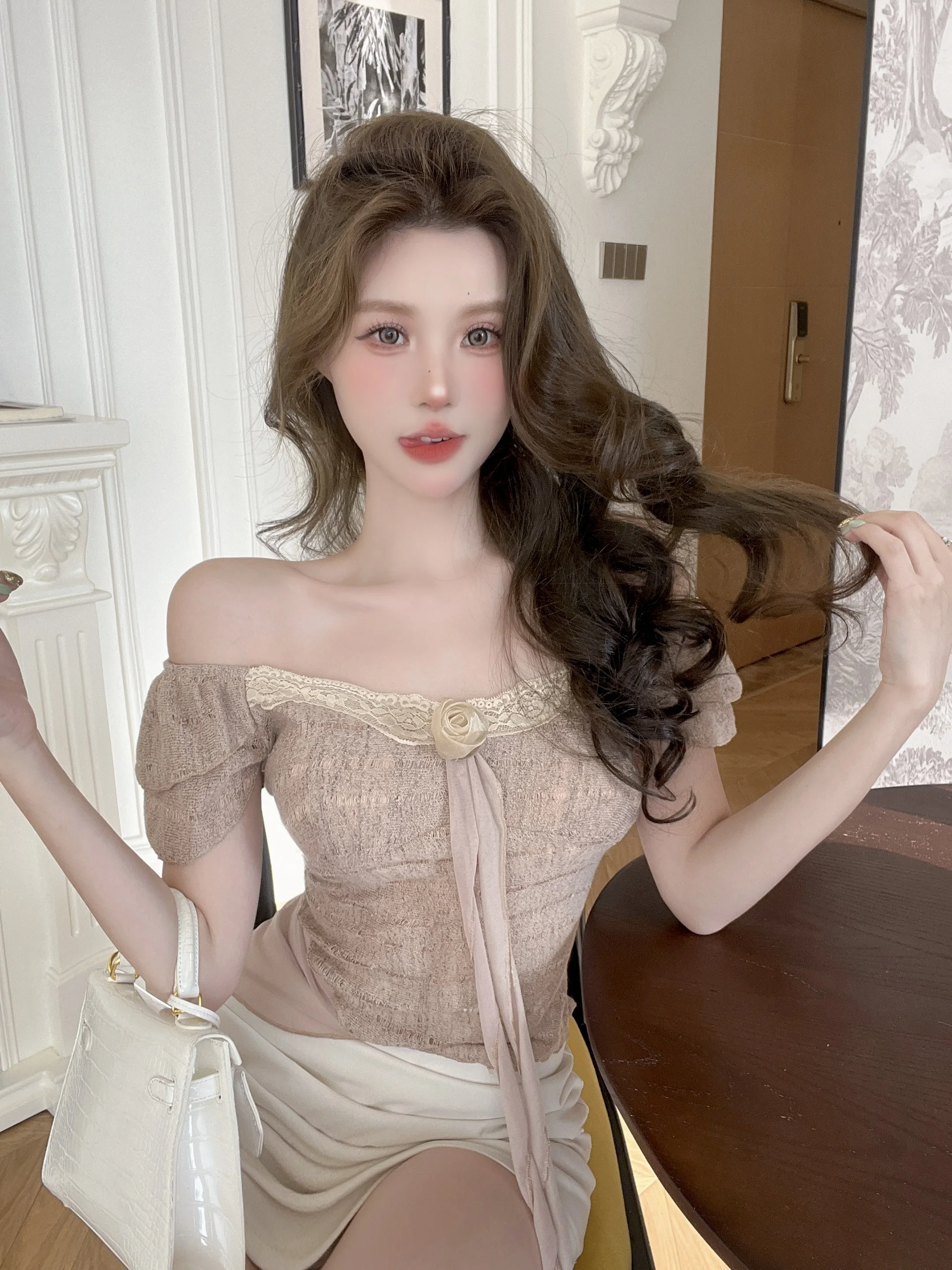 Кружевная блузка с французским вырезом и цветочным принтом женская летняя милая