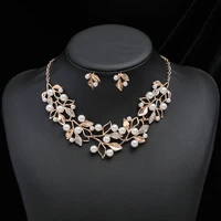 2022 new light luxury european and american ladies necklace earrings 2 piece set fashion pearl pendant necklace earring set hot