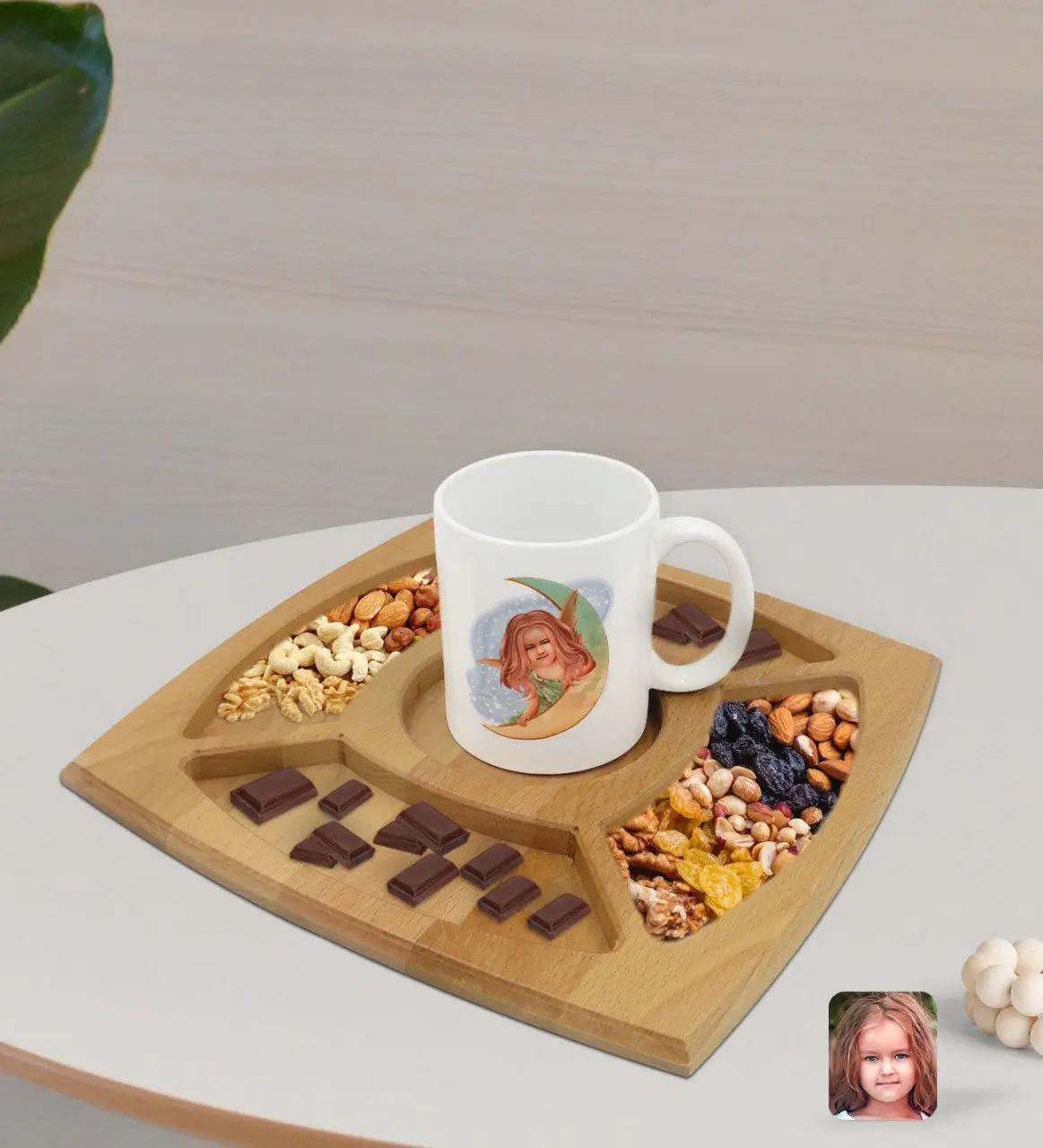 

Персонализированный женский ребенок Ангел карикатуру белая кружка и натуральная твердая древесина 4 отсека Презентация табурель кондитер...