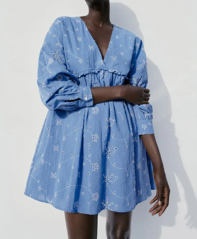 

Женское мини-платье с длинным рукавом и оборками, с вышивкой