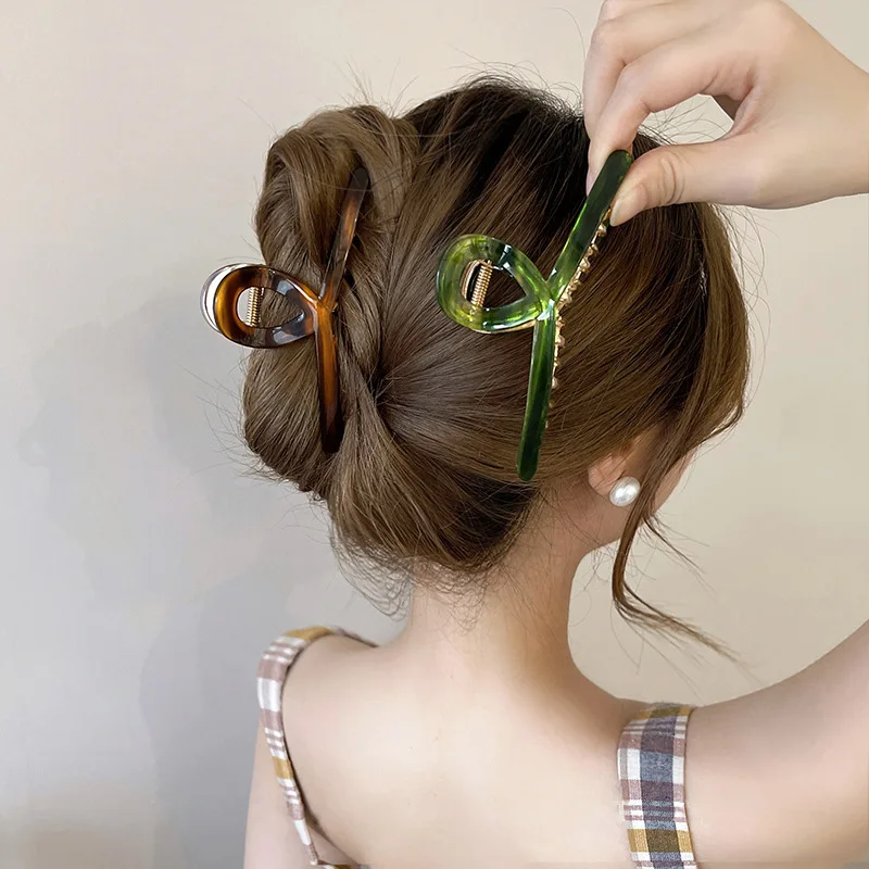 

Elegant Acetate Metal Cross Grab Clips Girls Large Vintage Geometric Shark Clips Girls Hair Accessories Party Gift Headwear