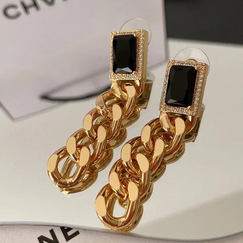 

Vintage Women Earring Aesthetic Black Crystal With Gold Long Hanging Chain Ornament Pendant For Charm Lady Luxury Gift Jewelry