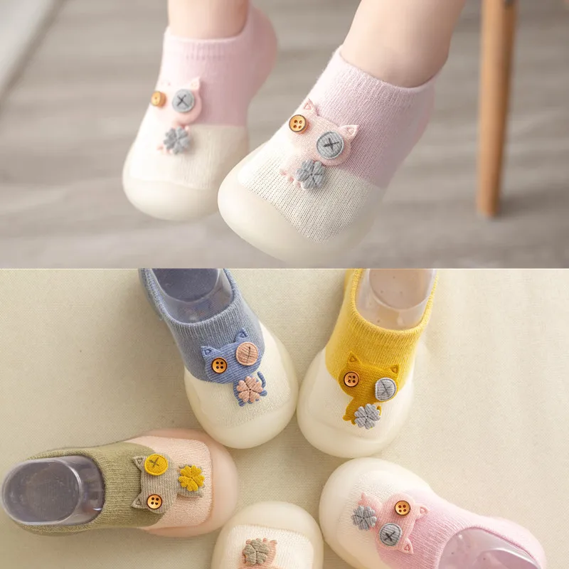 

2023 Summer Baby Shoes Boy Embroidery Pattern Nonslip Floor Socks Kids Girls Soft Rubber Sole Crib Toddler Booties Toddler Shoes