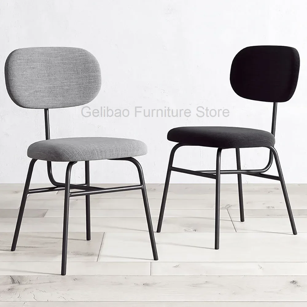 Акцентные скандинавские обеденные стулья с черными ножками дизайн для спальни