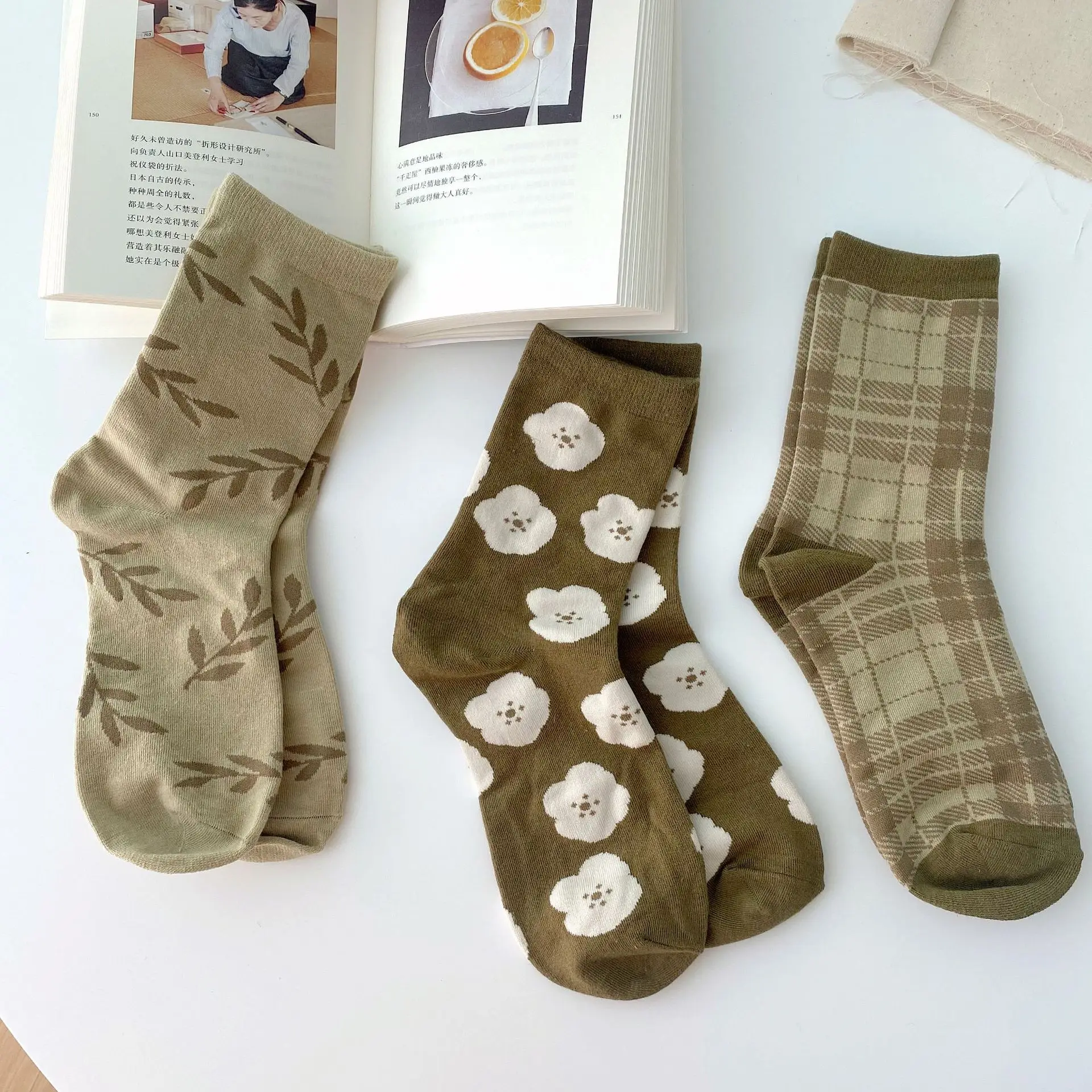 

New Vintage Women Socks Korean Fashion Print Japanese Kawaii Cute Socks Women Girls Casual Harajuku Retro Streetwear Green Socks