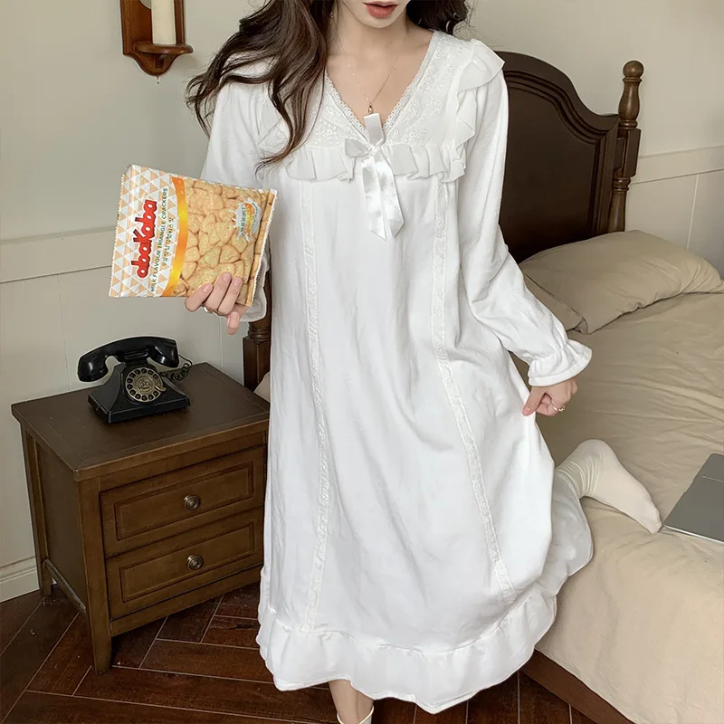 Women's Flannel Long Sleeve Nightgown Palace Style Retro Lace Princess Fleece Pajamas Household Spring Autumn Winter Night Dress