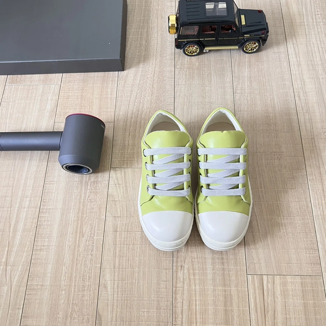 Новая обувь трендовая универсальная на толстой подошве увеличивающая рост с