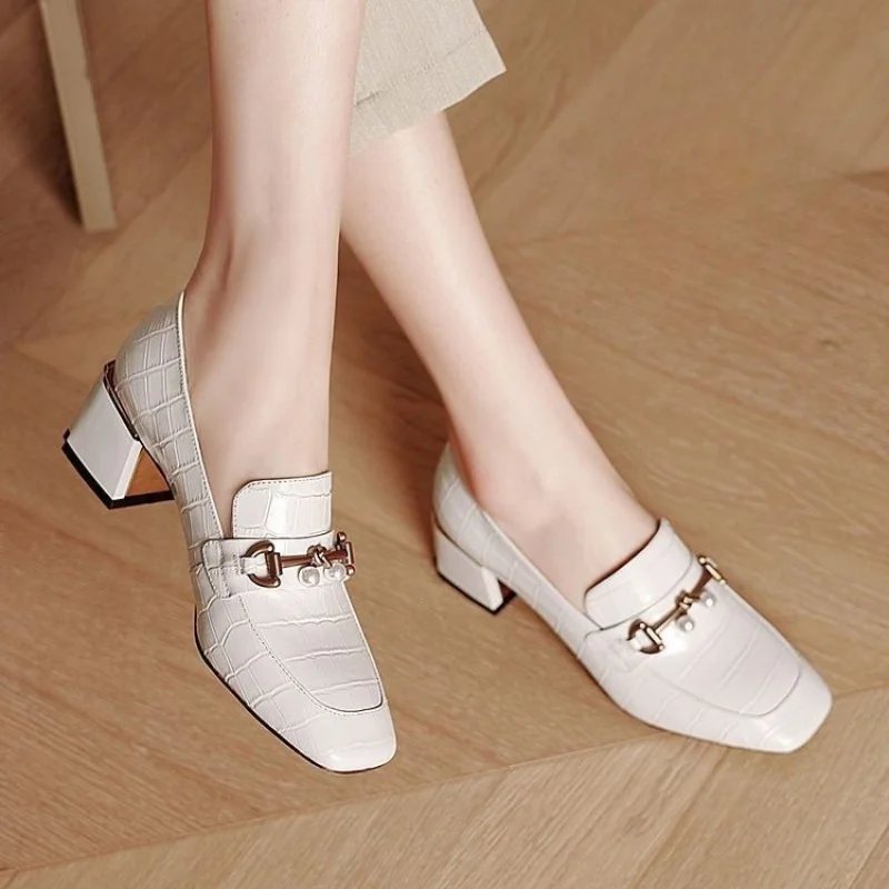 

Туфли-лодочки женские из мягкой кожи, на среднем каблуке