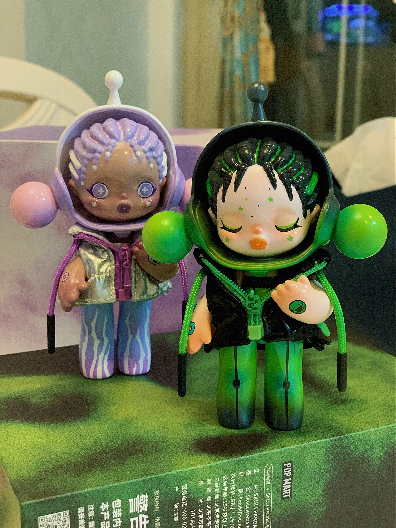 

Original POP MART SP SKULLPANDA BABY Magic Screen - Green/Purple Designer Garage Kit Kawaii Doll Action Figure Rare Doll gift