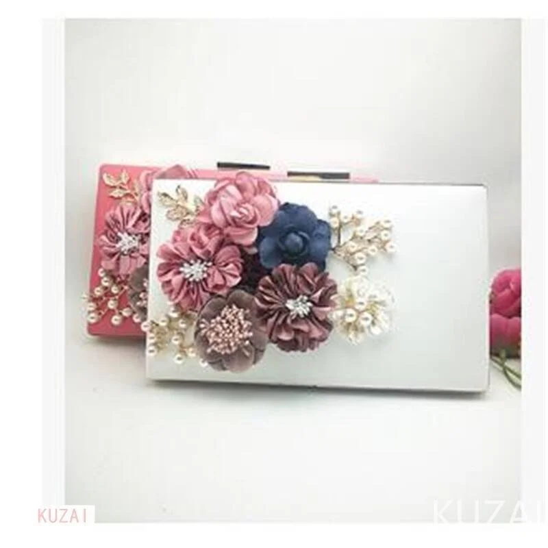 

Женская вечерняя сумка-клатч на цепочке