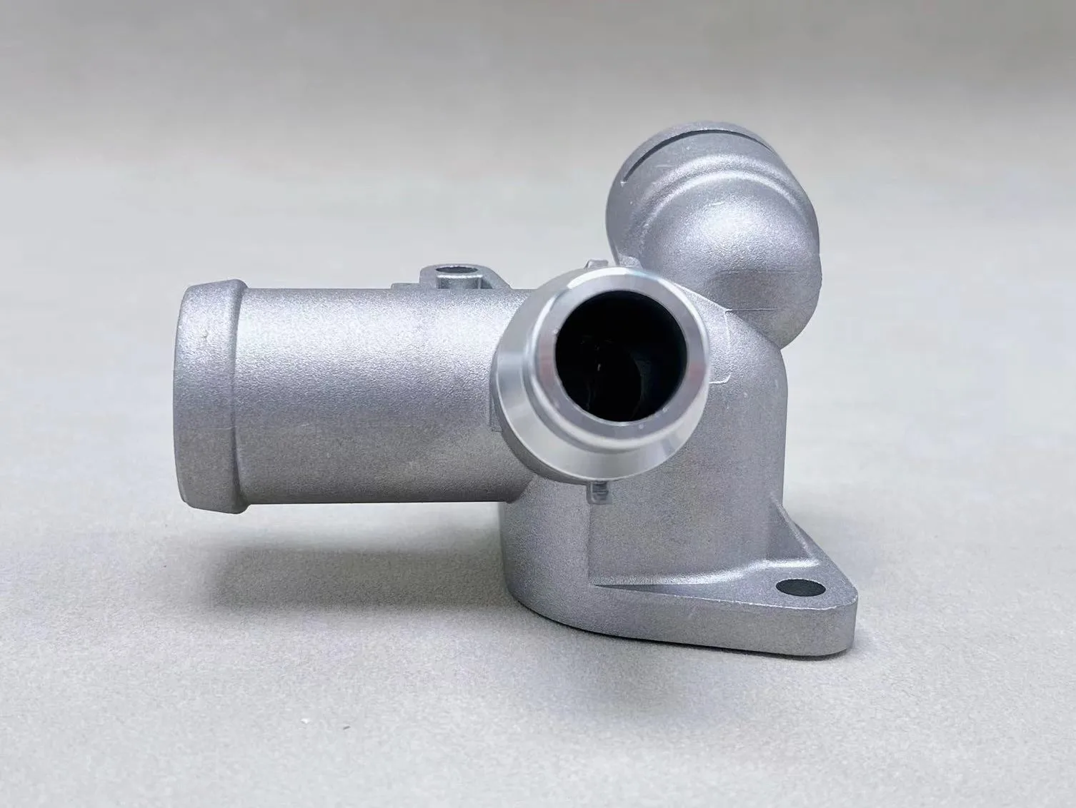 06B 121 133 D соединитель шланга для охлаждения воды фланец 06B121133D Audi A4 Quattro 18T 2002 2003 2004