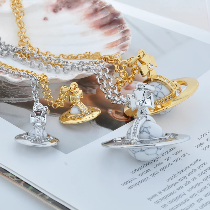 

Женское Ожерелье viприн Сатурн планета 20 мм, белая бирюза, цепочка на свитер 3D для женщин, популярные украшения, Анана, панк, Ins, одинаковые оже...