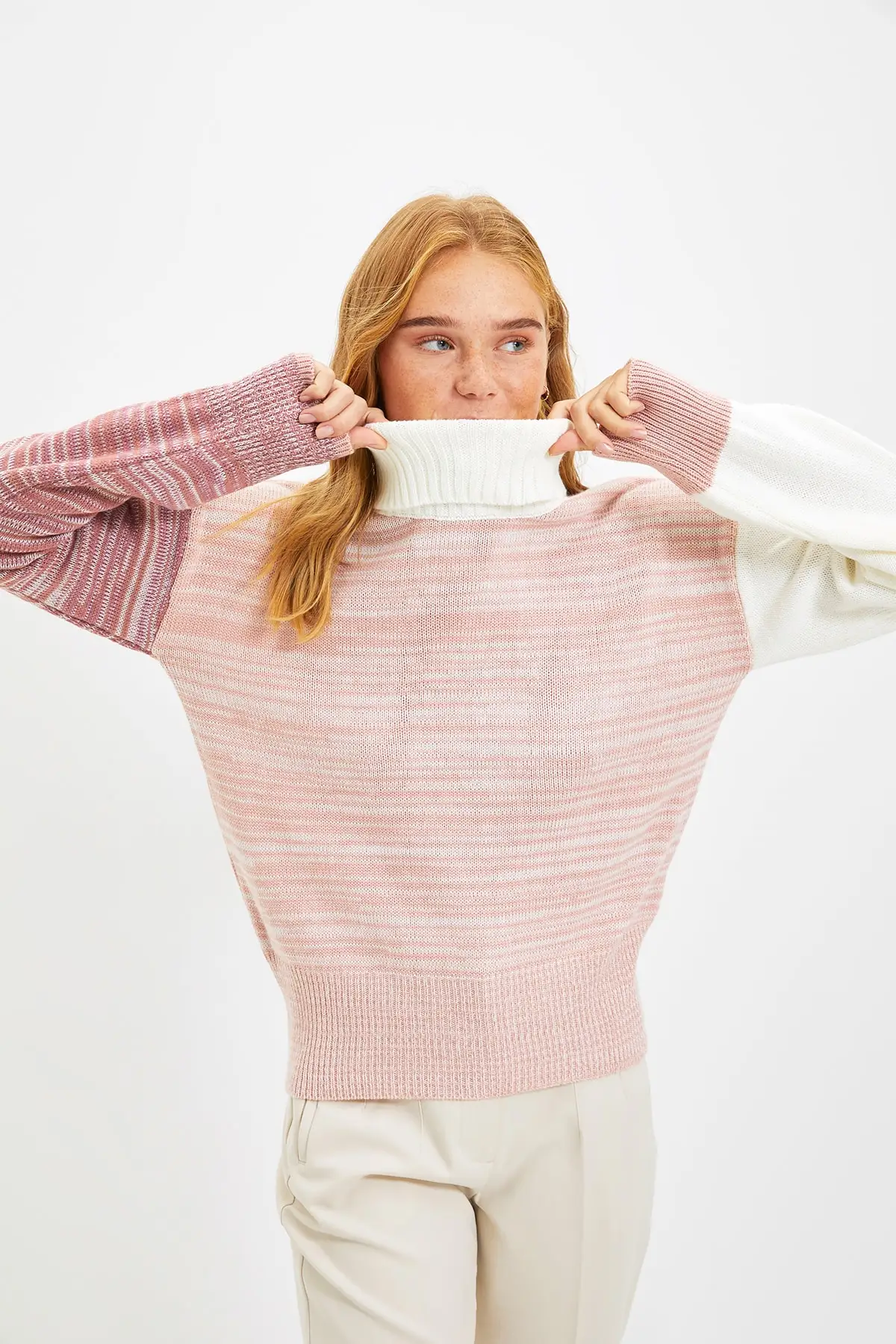 

Trendyol Turtleneck Color Block Knitwear Sweater TWOAW22KZ1236