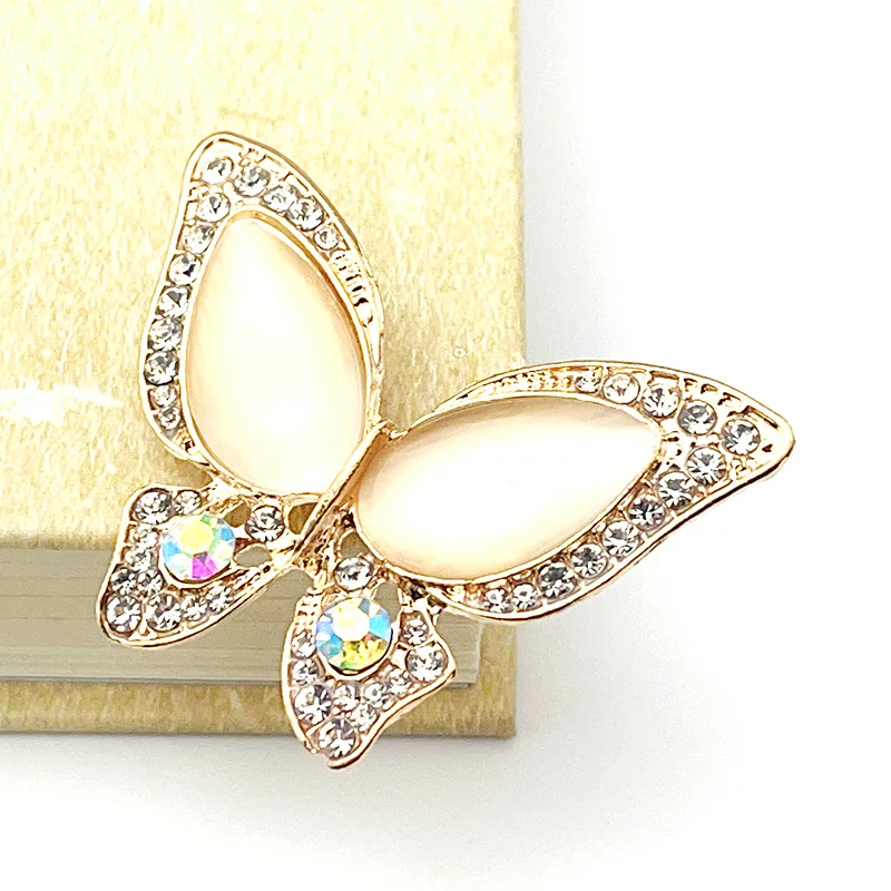 

Small Delicate Cat Eye Stone Butterfly Brooch Rhinestone Styles Insect Design Pins Women Clothing Handbag Backpack Decorative