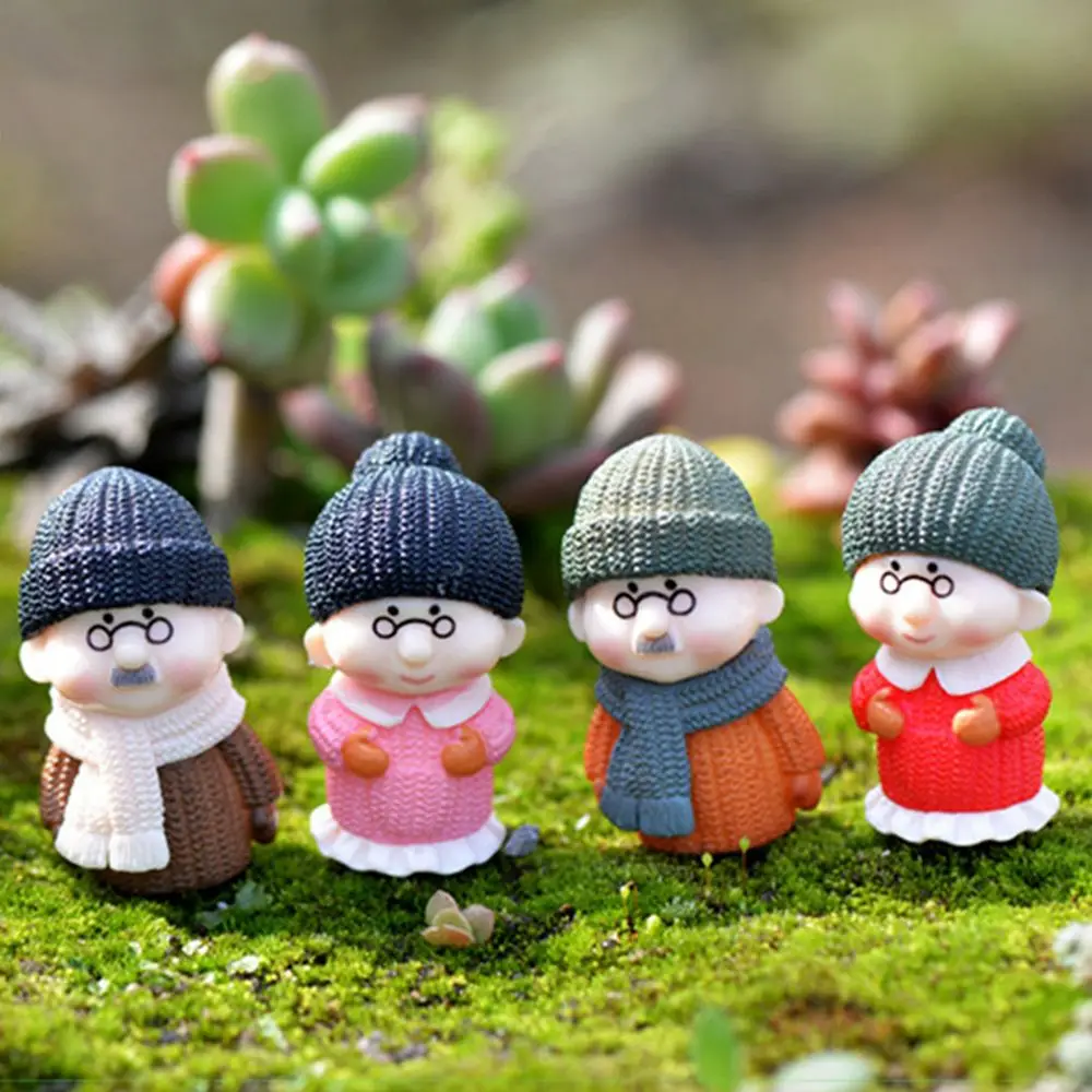 

1 Pack Winter Old Couple DIY Miniature Statue Ornaments Toys Grandparents Dolls Moss Micro Landscape Decoration Crafts