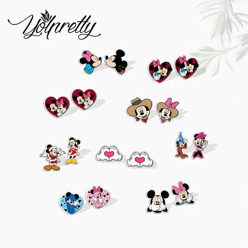 

Серьги-гвоздики из акриловой смолы с изображением Микки и Минни Маус