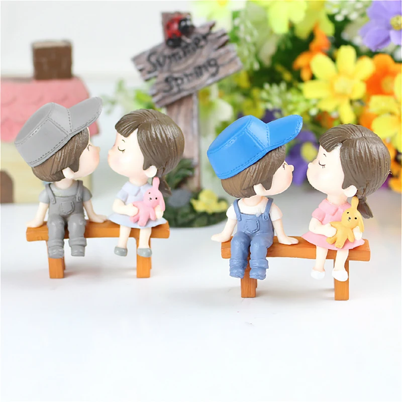 

2pcs Valentines Day Gift for Girlfriend Boyfriend Lovers Couple Kiss Resin Doll Wedding Gifts for Guests Bridesmaids Gifts