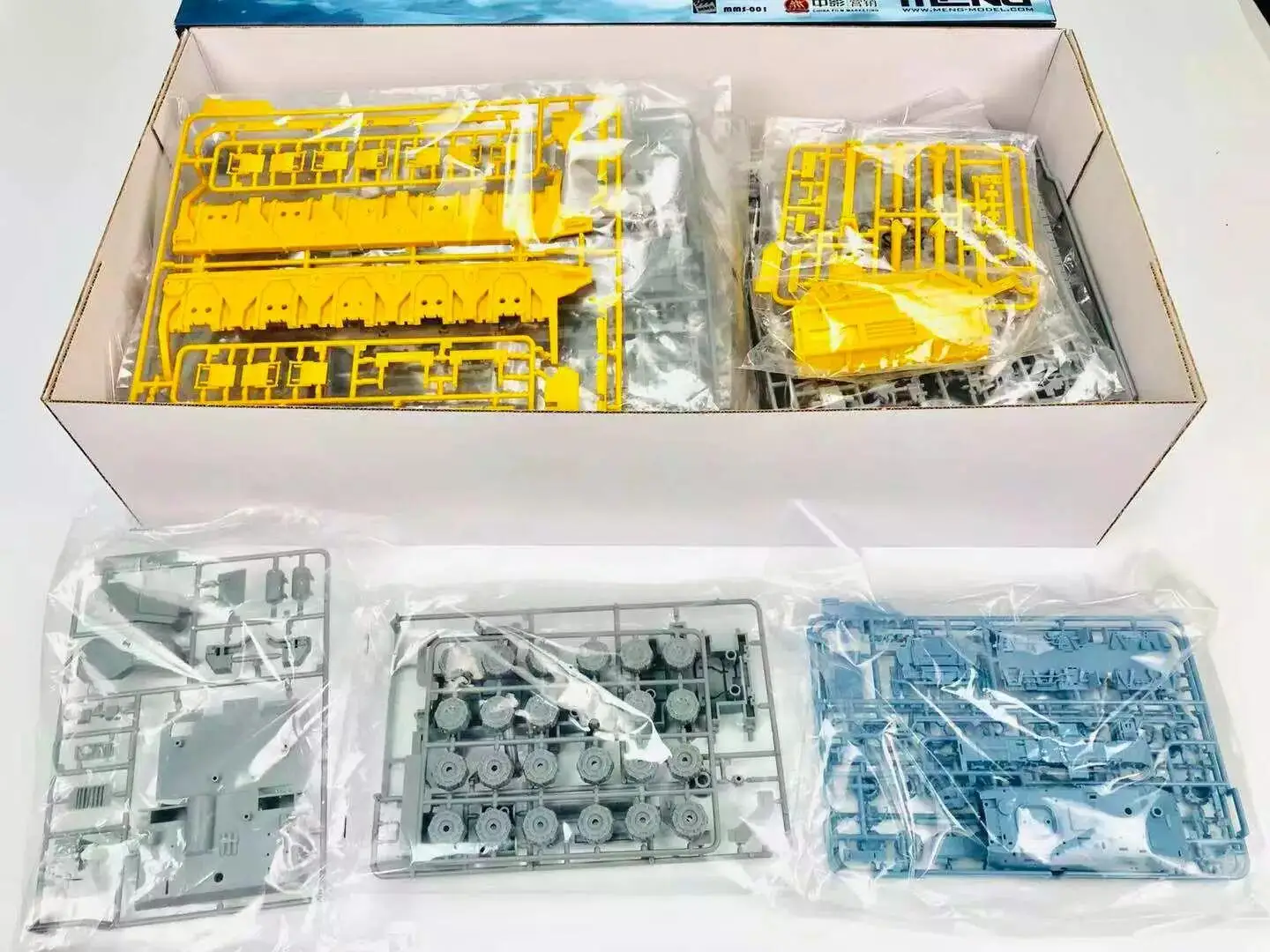 MENG MMS-001 1/100 грузовой автомобиль |