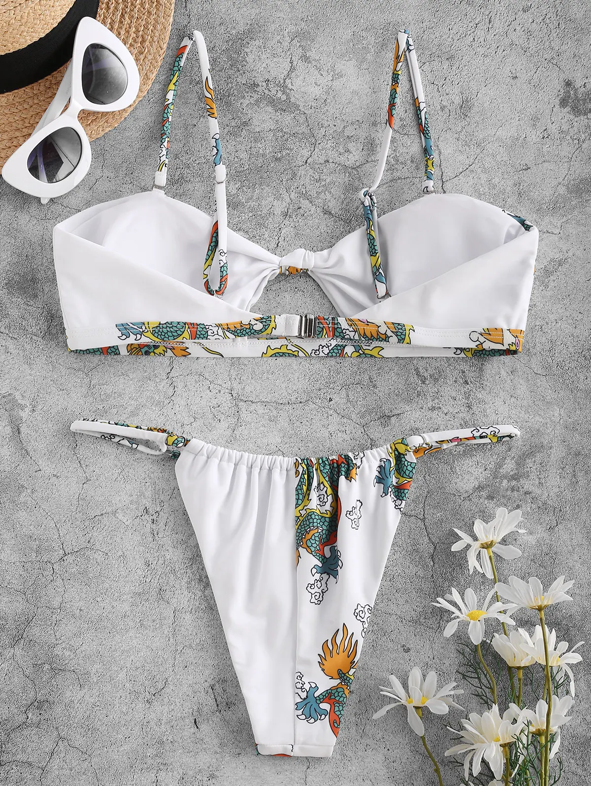 Слитный купальник-бикини