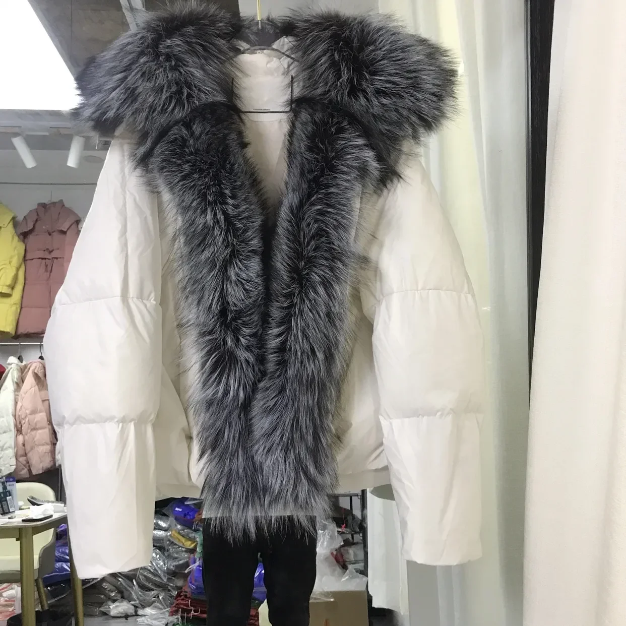 Женский утепленный пуховик из натурального лисьего меха