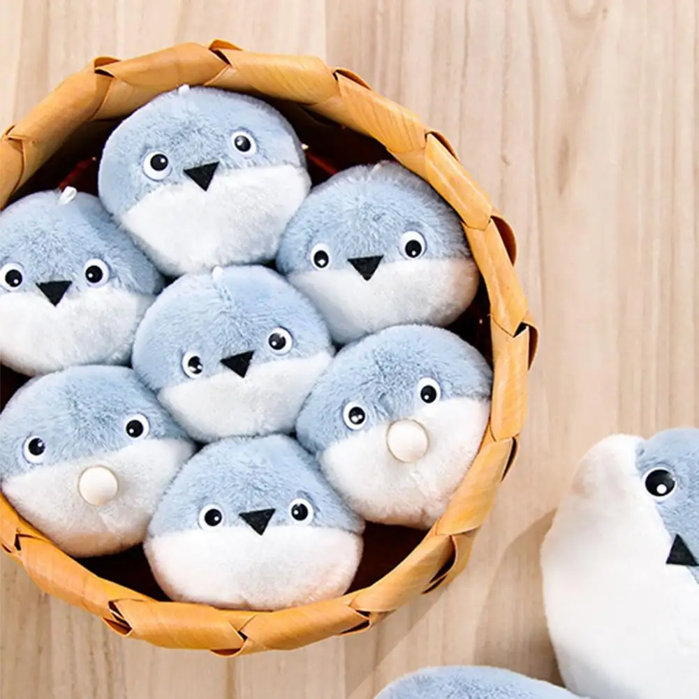 Игрушка в виде рыбки тянущей хвост рюкзак для куклы