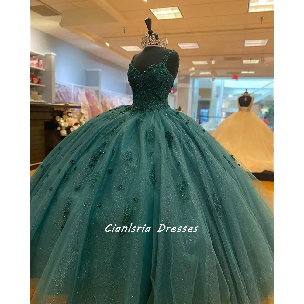 

Emerald Green Sleeveless Crystal Tulle Quinceanera Dresses Ball Gown Spaghetti Straps Floral Appliques Sweet 15 Party Wear