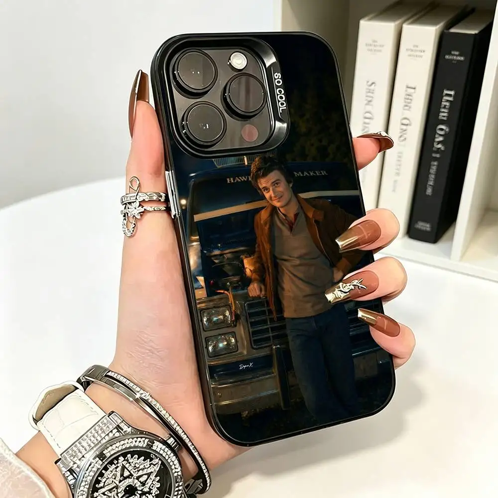 Чехол-бампер Actor S-Steve Harrington из цветного силикона серебристого цвета для iPhone 17, 16, 15, 14, 13, 12, 11 Pro Max, XS, 17 Air (art.: 3920db75dbf58) - 3920db75dbf58