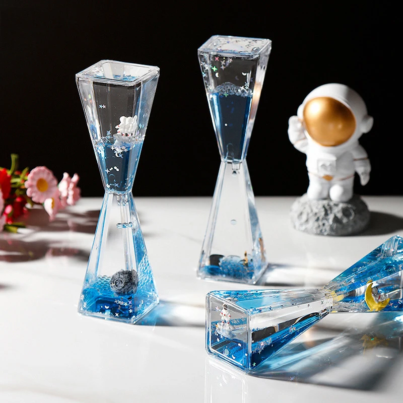 

Ins Spaceman Liquid Hourglass Cruise Fluid Ornaments Creative Office Table Decoration Home Decor Decompression Toys Gifts 2022