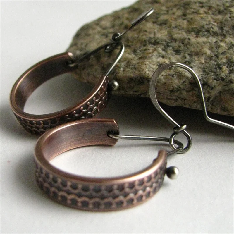 

European and American Fashion Simple Round Texture Earrings Circle Two-color Electroplating Earrings Retro and Old Jewelry