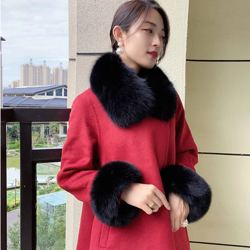 Женский зимний шарф с капюшоном и манжетами