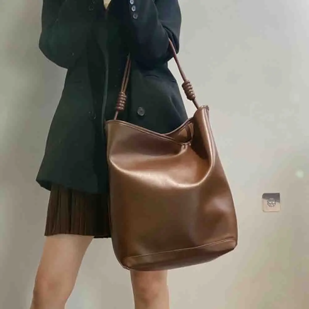 

Новинка зимы 2023, женская сумочка Motingsome, Минималистичная сумка-мешок из искусственной кожи, вместительная Повседневная Сумка-тоут через пле...