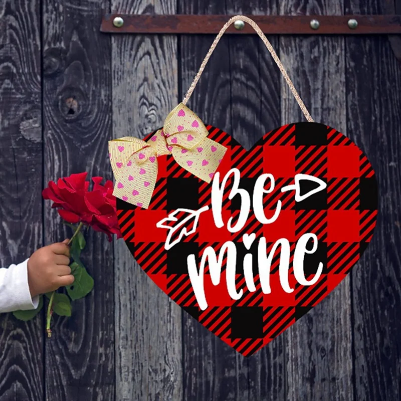 

Деревянная вешалка для входной двери в виде сердца