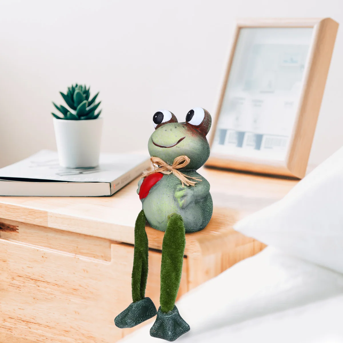 

1Pc Creative Frogs Decor Desktop Decoration Resin Crafts Tabletop Adornment