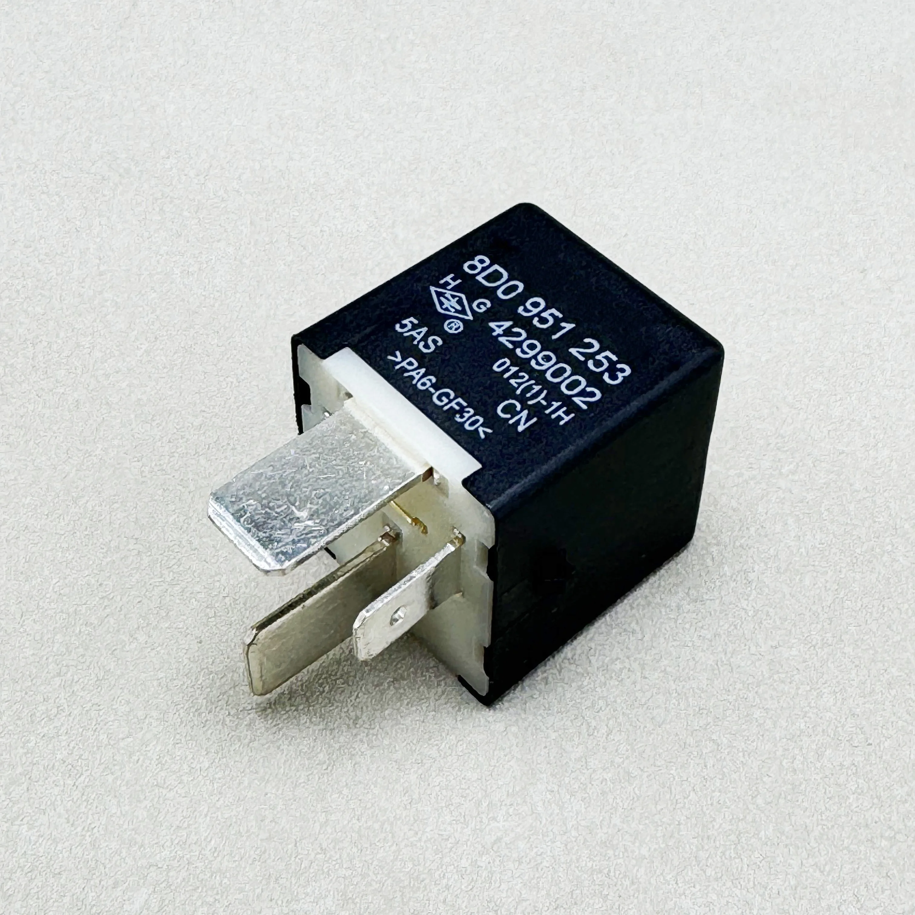 

Реле топливного насоса # 370 Подходит для Audi A6 AUDI A6/AVANT AA4C AUDI A4/S4 CABRIO./QU. VW Passat OE: 8D0951253 443951253N 171937503A