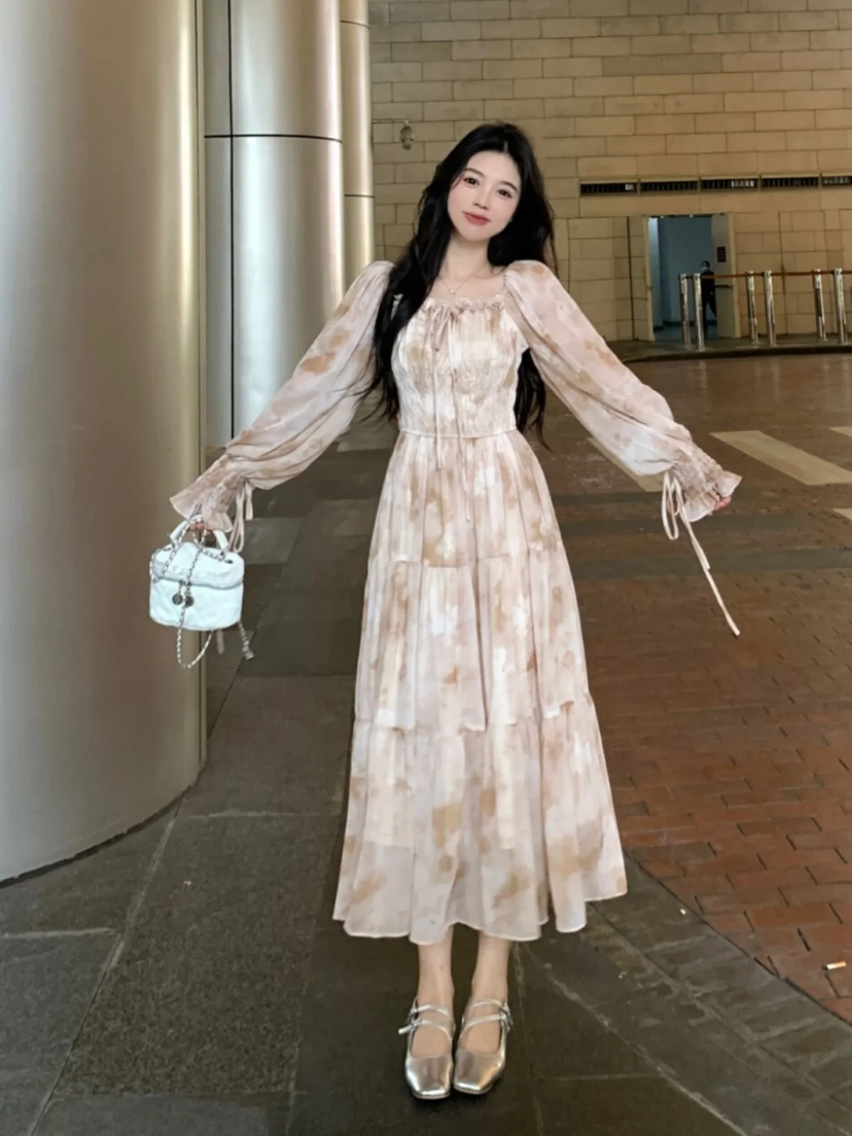 Высококачественное шифоновое платье с квадратным вырезом и цветами во